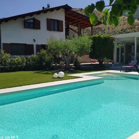 La Brezza Del Pollino Bed & Breakfast โมราโนคาลาโบร ภายนอก รูปภาพ